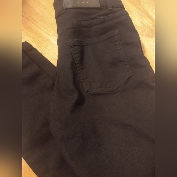 Fashion Nova Black, size 30L, ripped at Knee. Button Up Jean - Picture 8 of 10